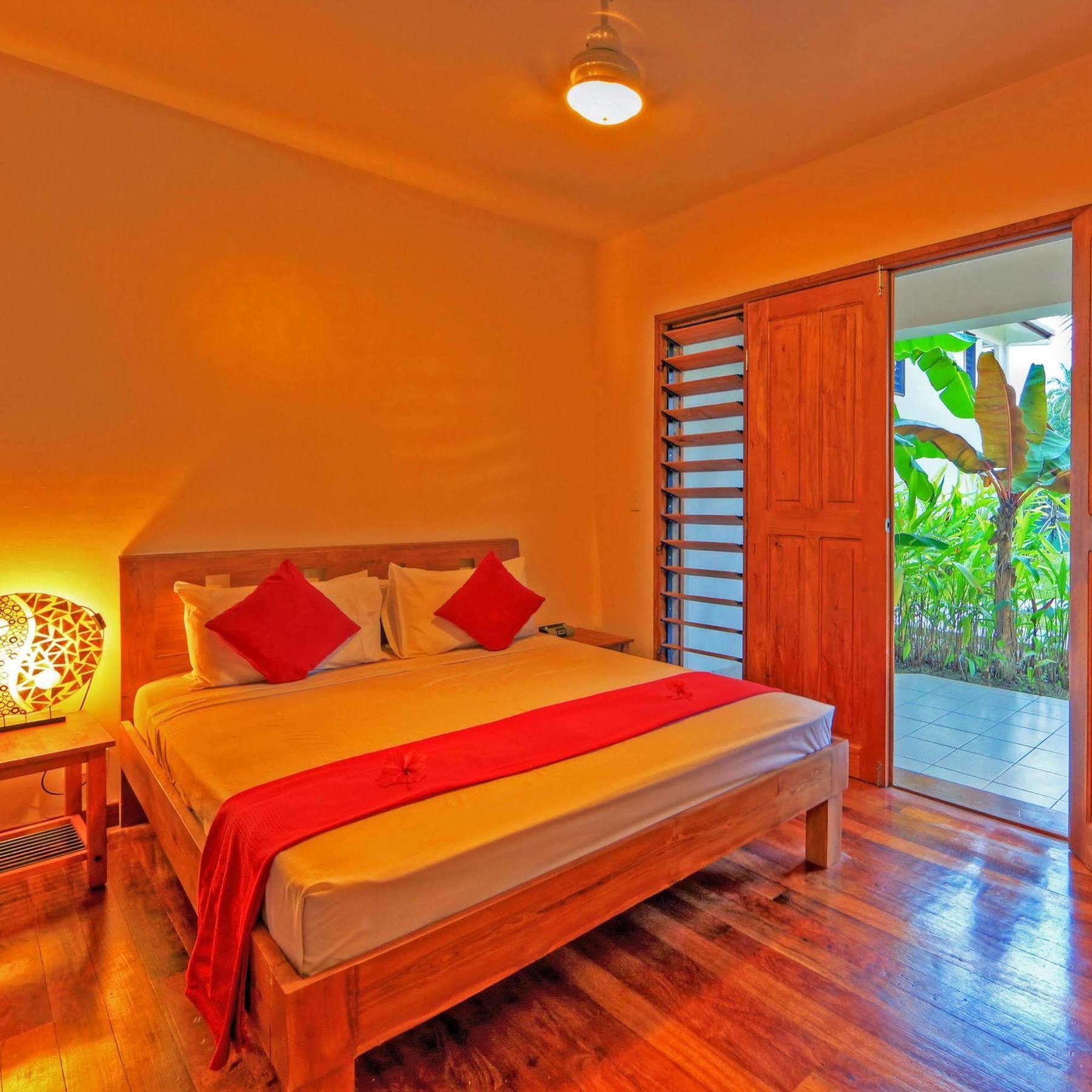 Tropicana Lagoon Apartments Port Vila Ngoại thất bức ảnh
