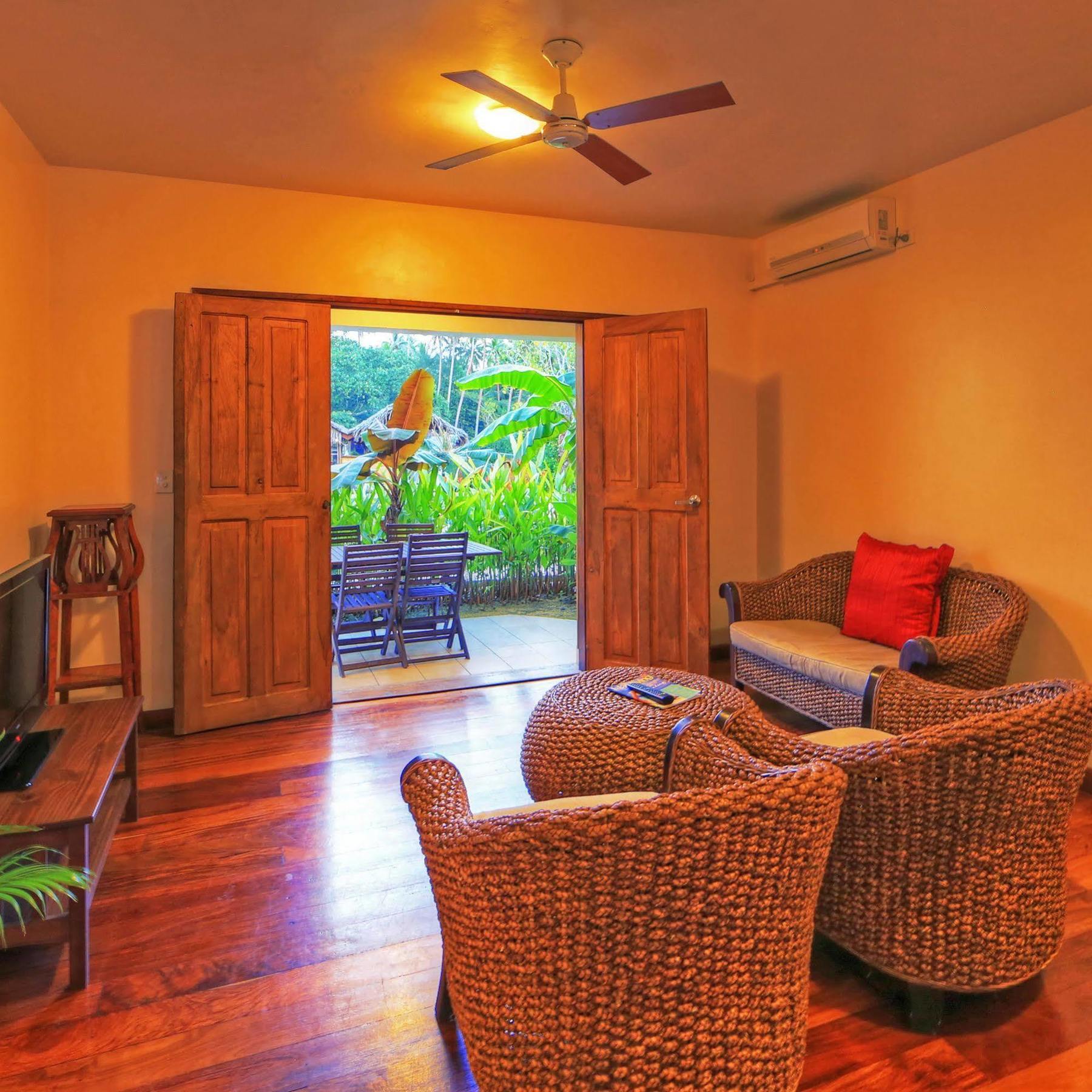 Tropicana Lagoon Apartments Port Vila Ngoại thất bức ảnh